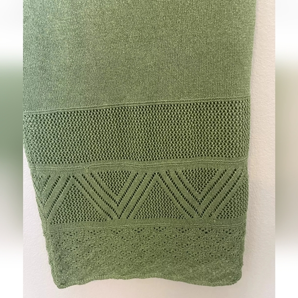 SOLDHouse of Harlow 1960 Two Piece Knit Crop Top and Midi Skirt Set NWT Size: L - Picture 3 of 6